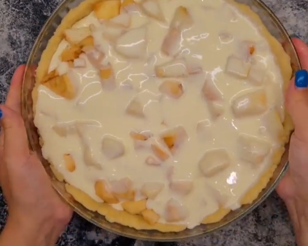 Сметанник с фруктами