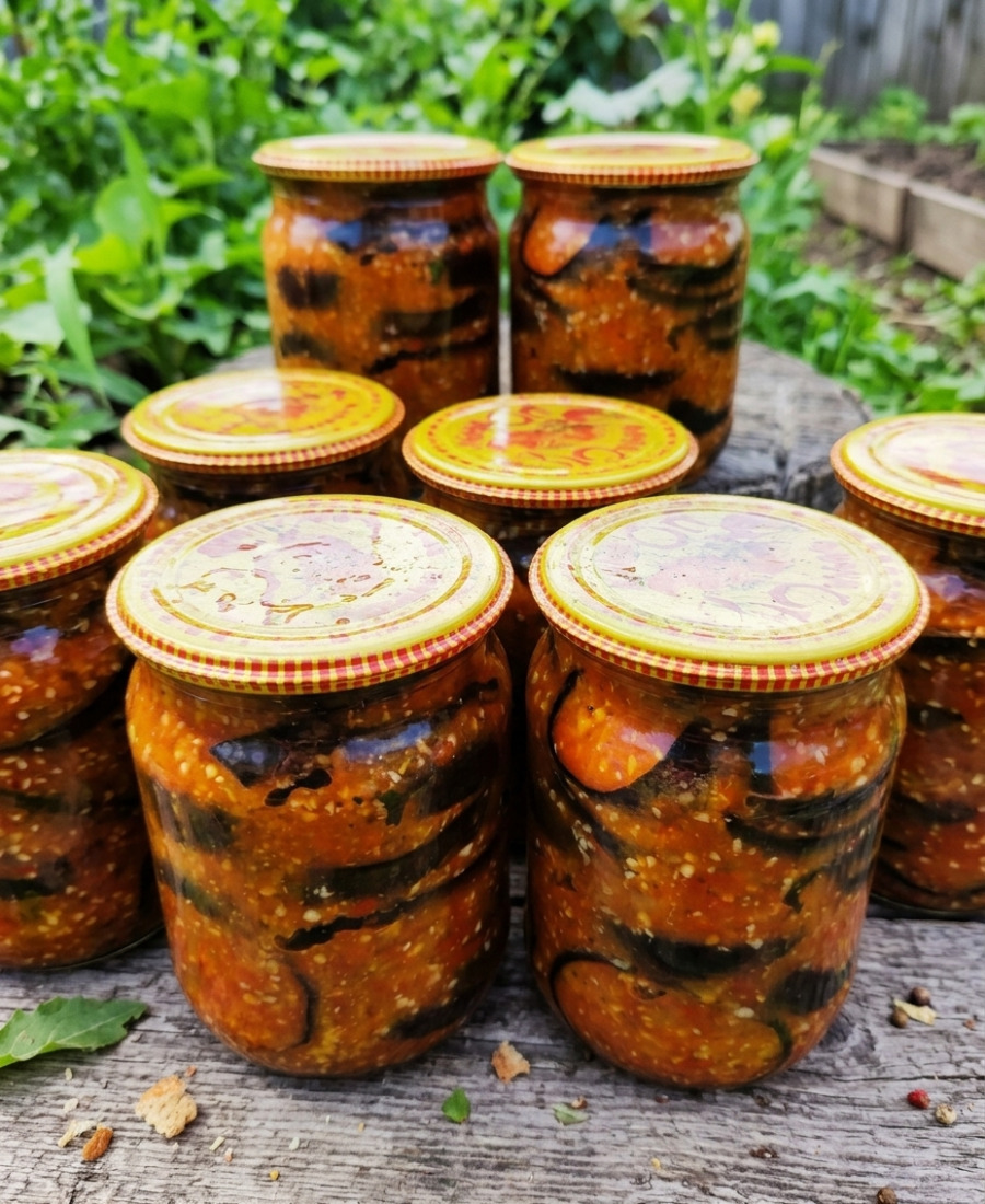 Рецепт не складний, але яка краса: закуска з баклажанів на зиму