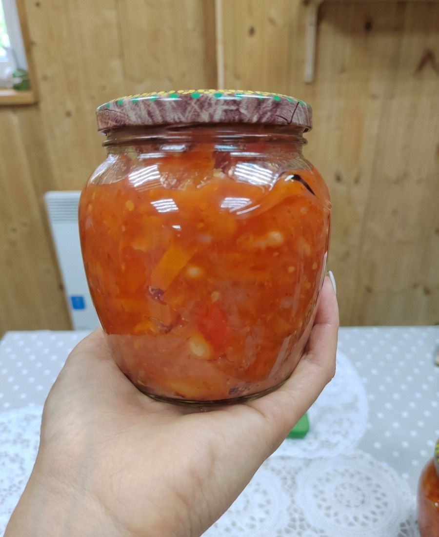 Неймовірно смачна квасоля з овочами у томатній заливці на зиму: рецепт, який став нашим улюбленим