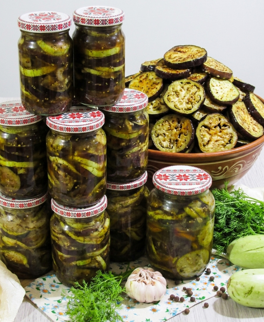Кабачки і баклажани зі смаком шашлика на зиму: дуже смачна закуска, яку з’їдають миттєво